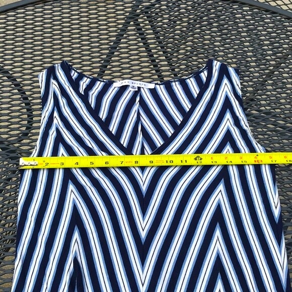 Max Studio Sleeveless Blue and White Striped V-neck Tank Top Size Medium - Picture 11 of 12